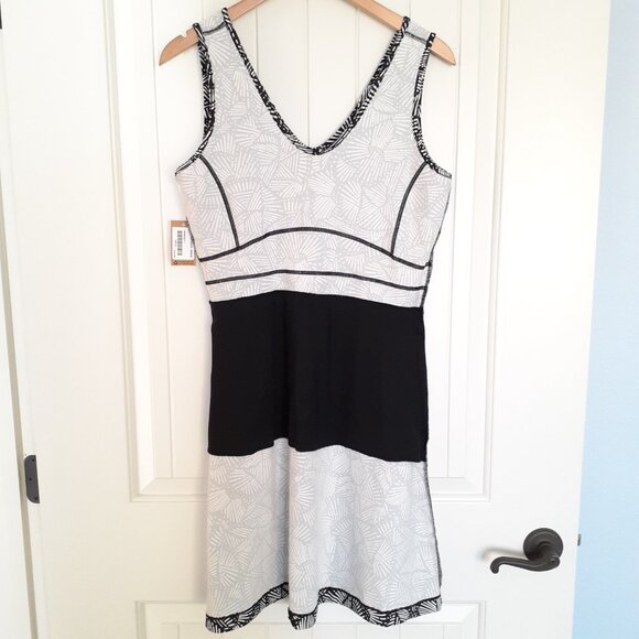 NWT Title Nine Dream Dress Updated V-Neck Pockets in Sparkler Black Size M - Picture 12 of 16